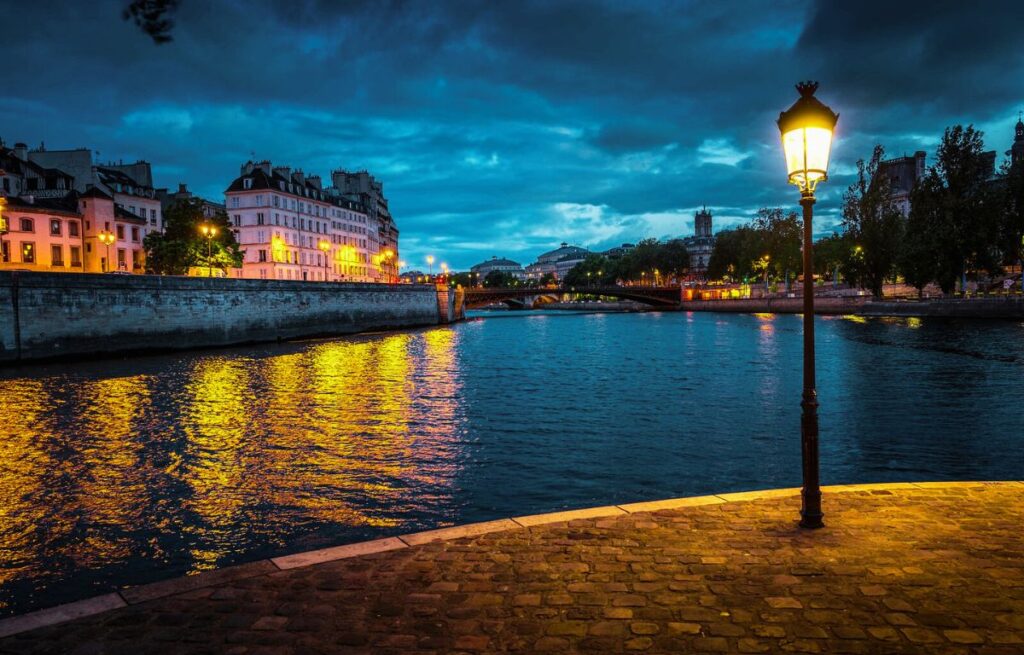 playbattlesquare exploring paris after dark